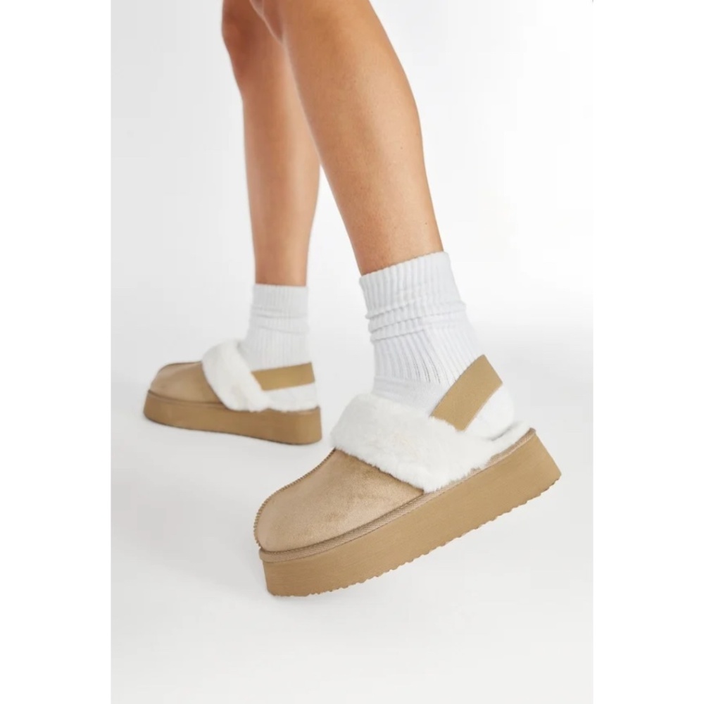 Levaine Fuzzy Mule Slipper * New In Box